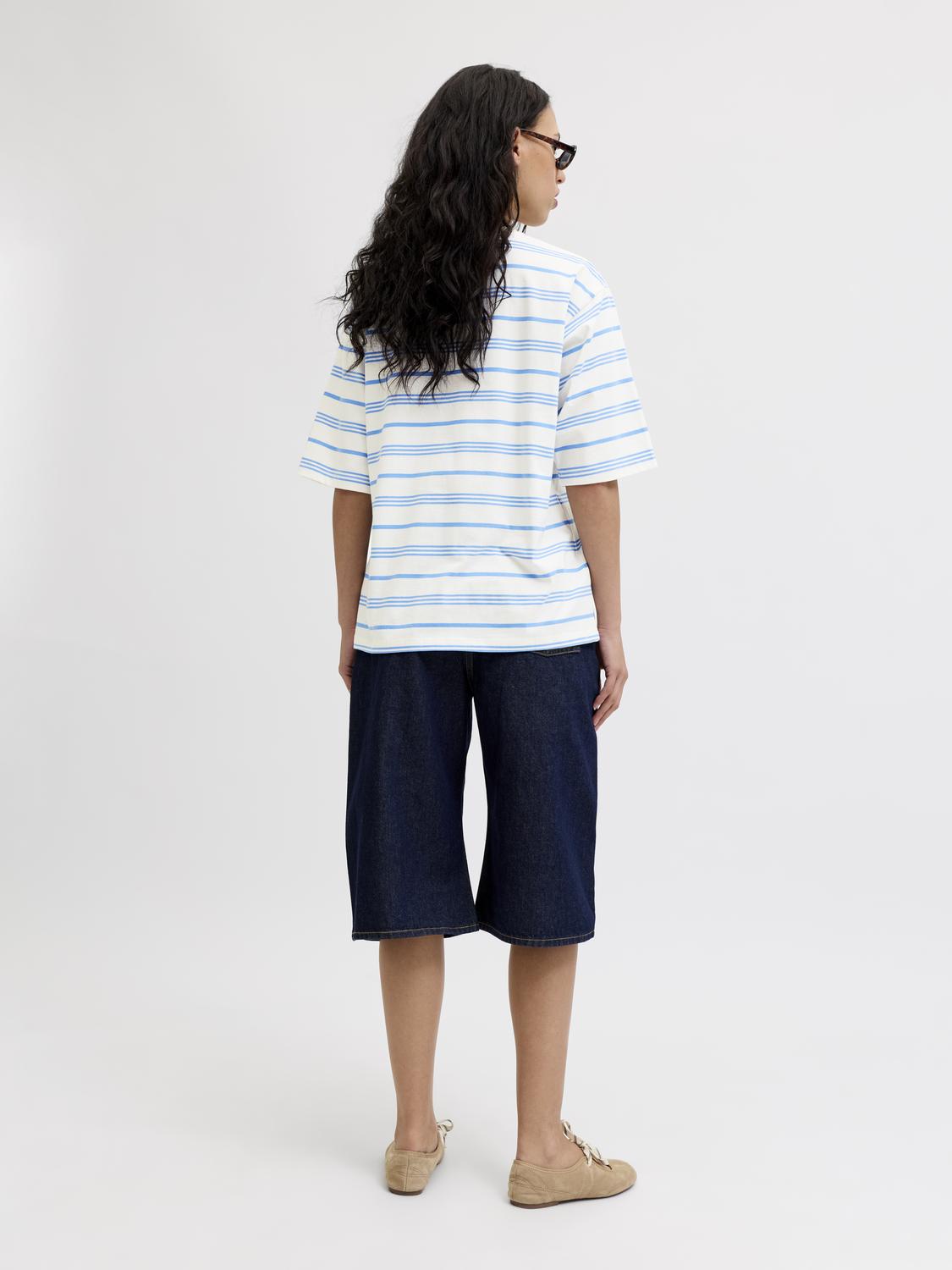 model_shot-back